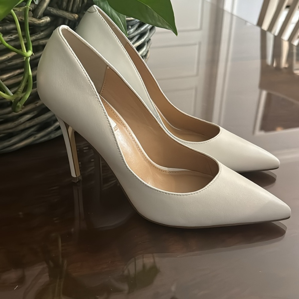 New, Never worn, Steve Madden size 9 pumps, white leather, 4 inch stiletto heel.